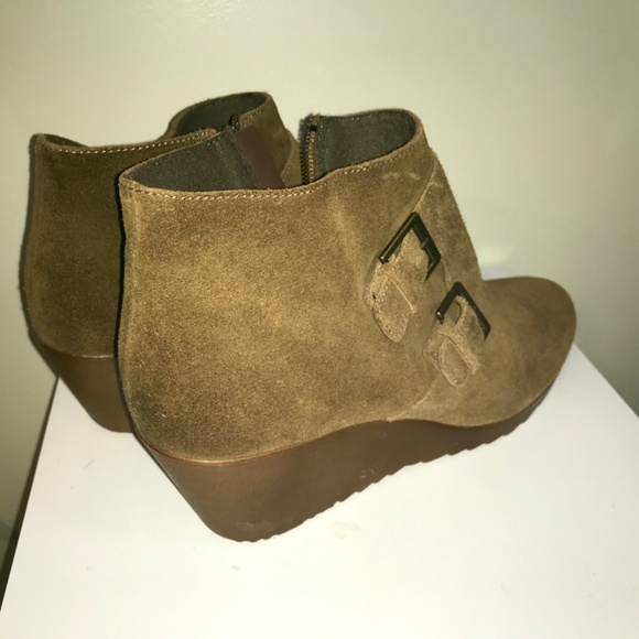 Munro ‘Drew’ water resistant  suede wedge booties - Picture 12 of 16